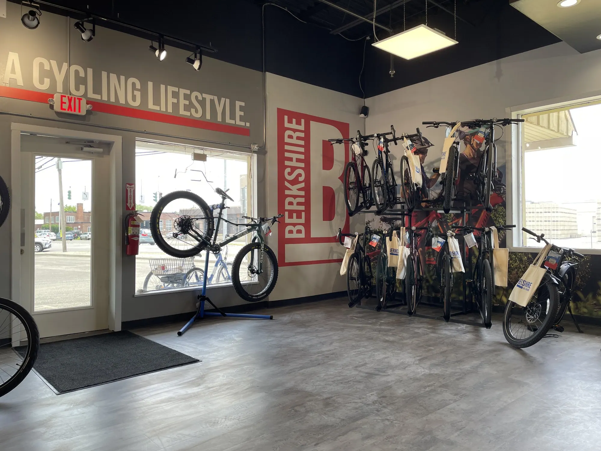 Bike Shop, fig. 03 of 05