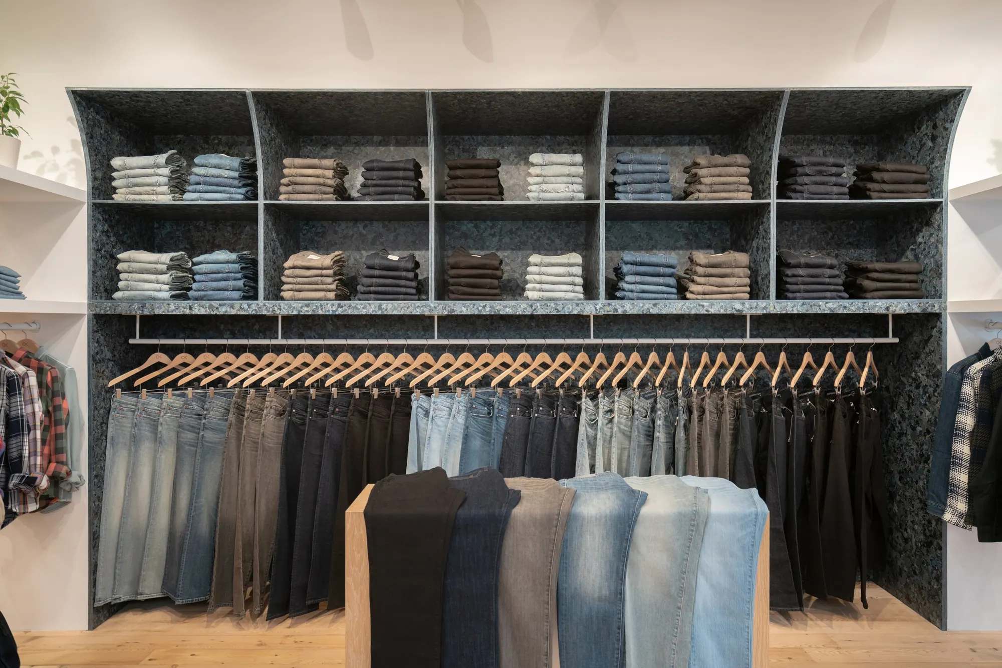 Soho Chic Store Commercial, fig. 11 of 30