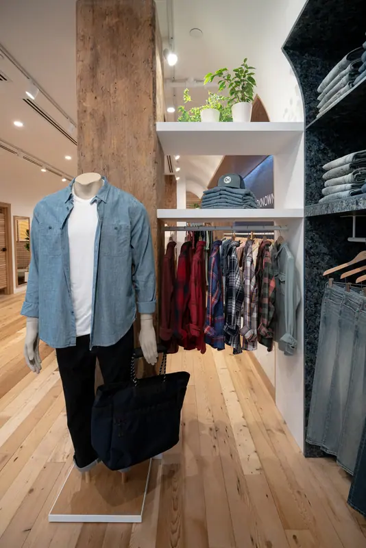 Soho Chic Store Commercial, fig. 18 of 30