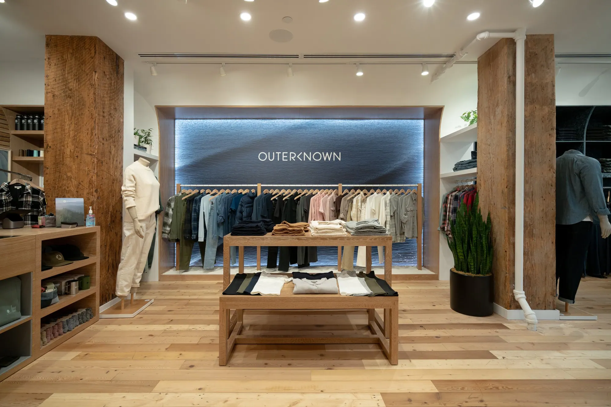 Soho Chic Store Commercial, fig. 20 of 30