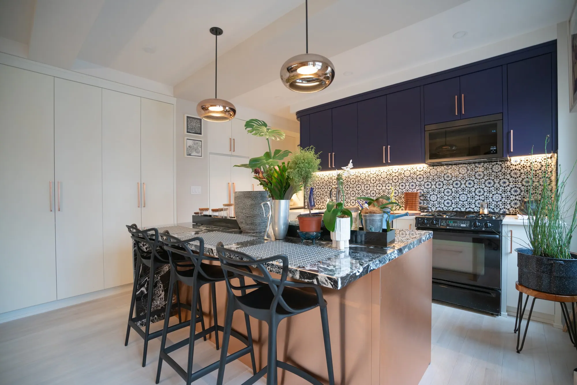 UWS Bold, fig. 07 of 19