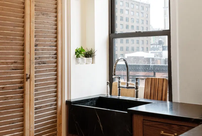 Warm on the Upper West Side, fig. 02 of 11