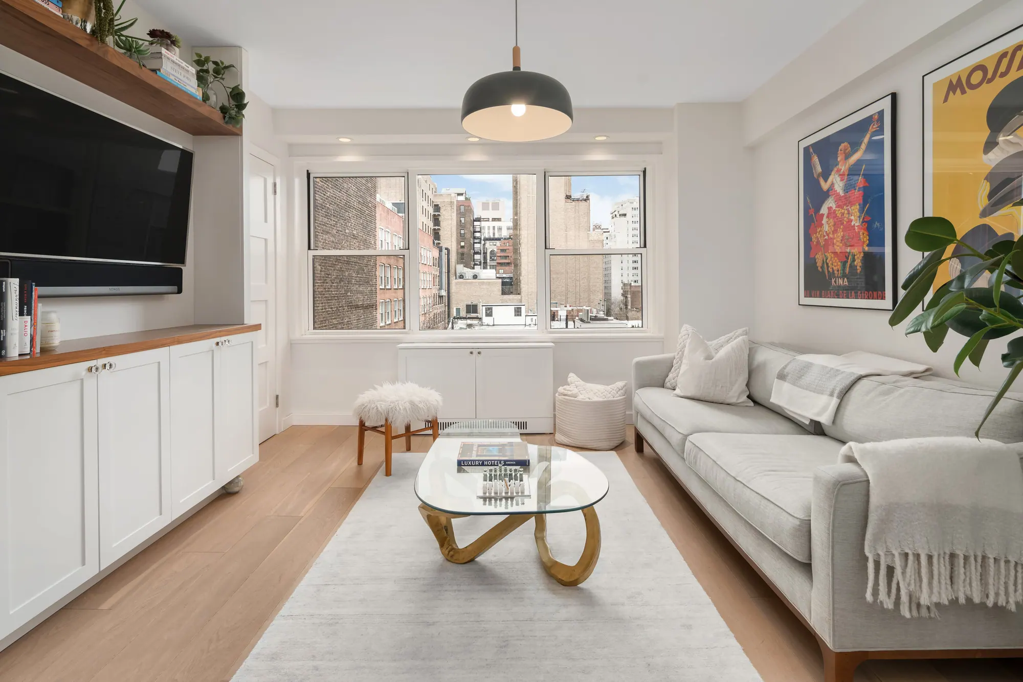 West Village Chic, fig. 01 of 05