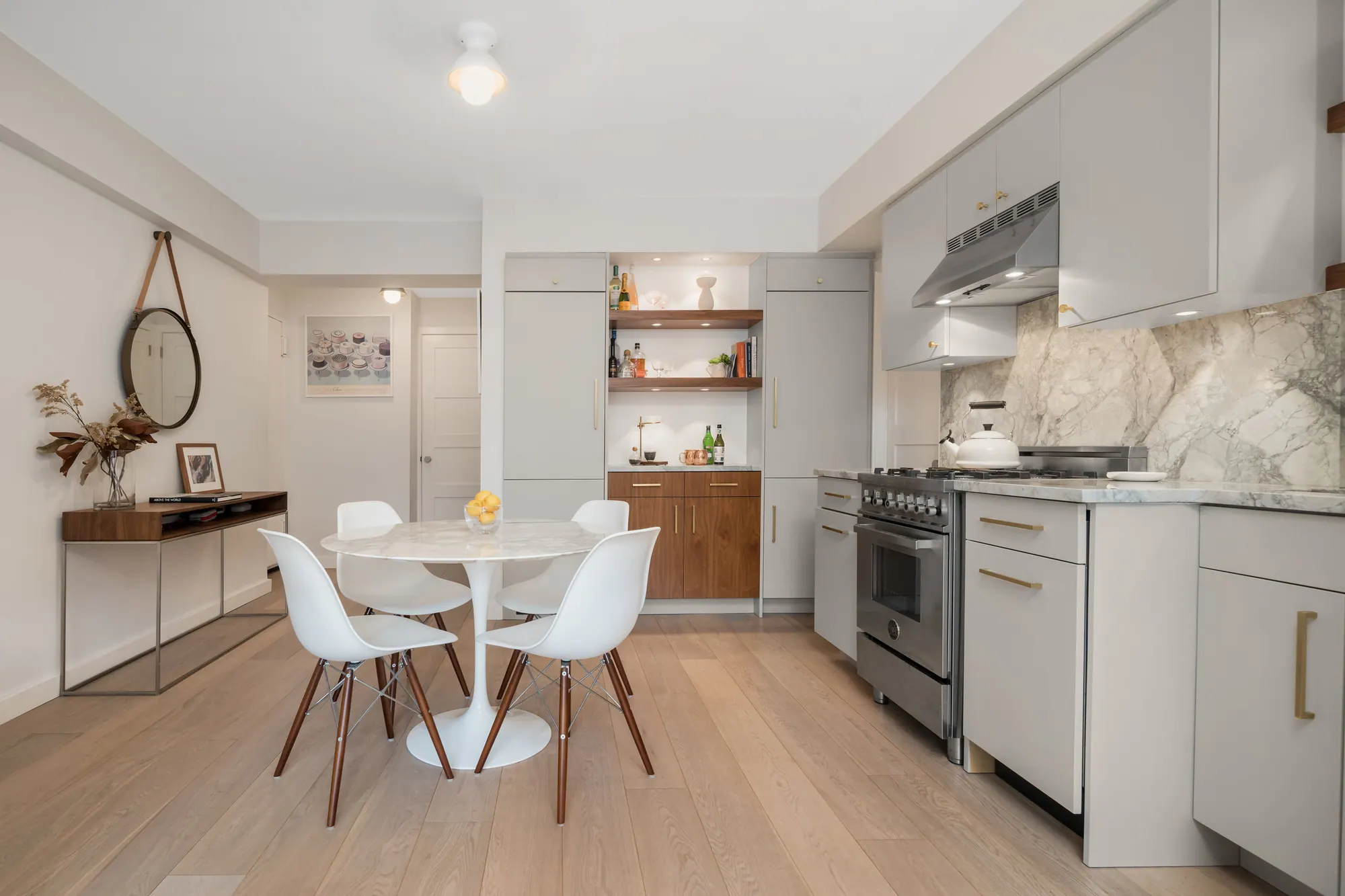 West Village Chic, fig. 03 of 05