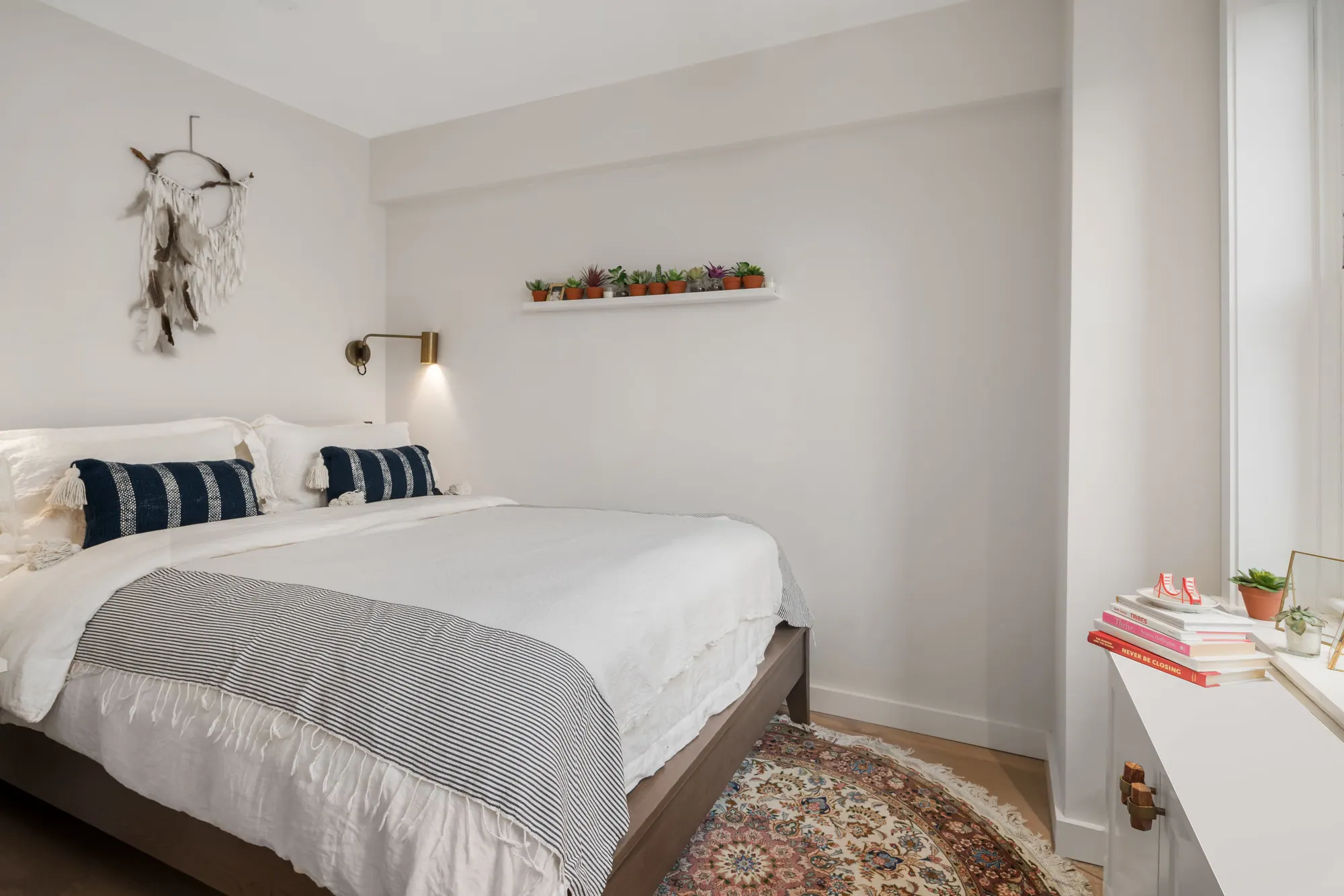 West Village Chic, fig. 05 of 05