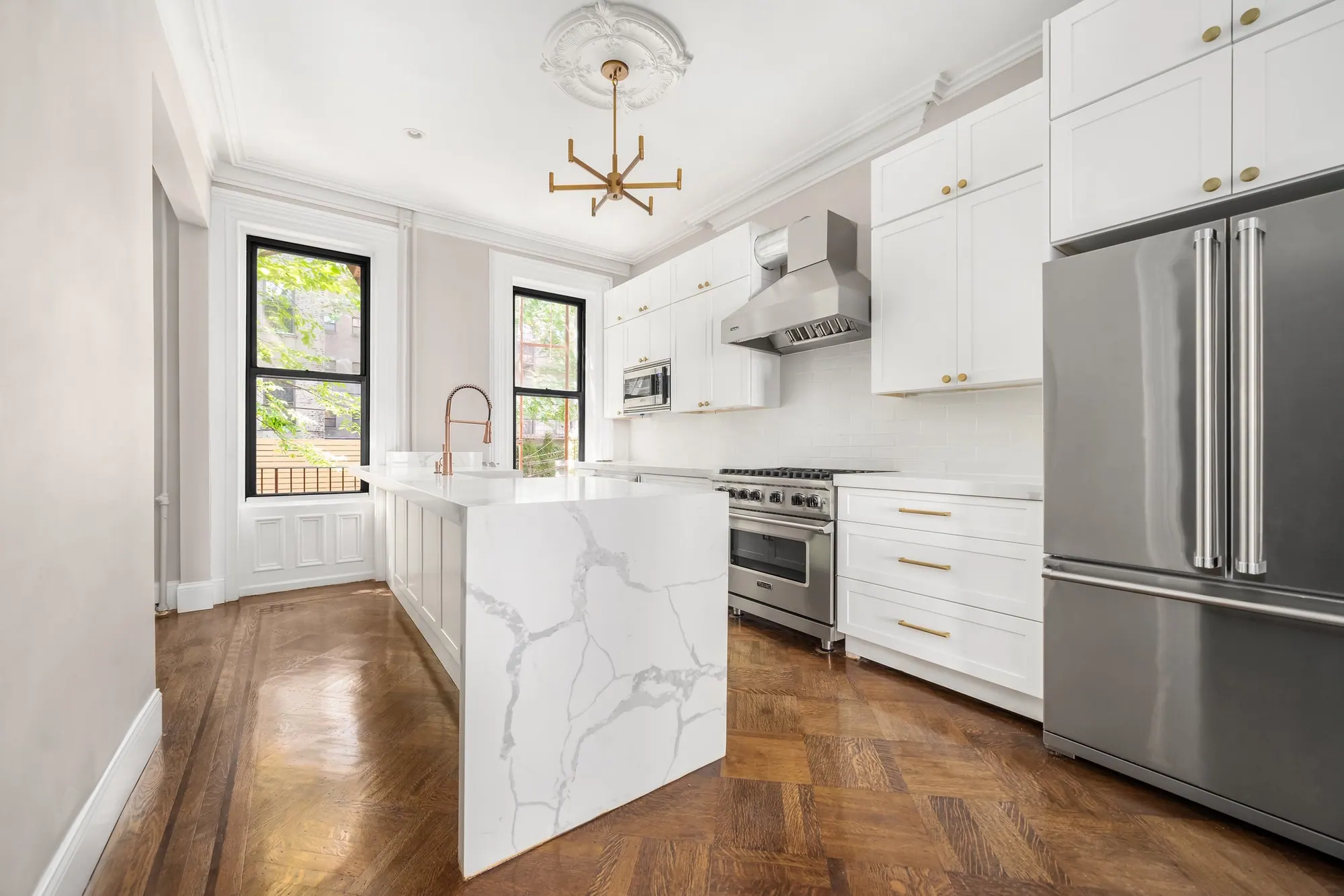 Williamsburg Townhouse I, fig. 01 of 11